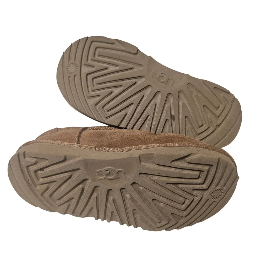 UGG Classic Slipper Kids Size 13 Chestnut Suede Sheepskin Fur Lined Slip On